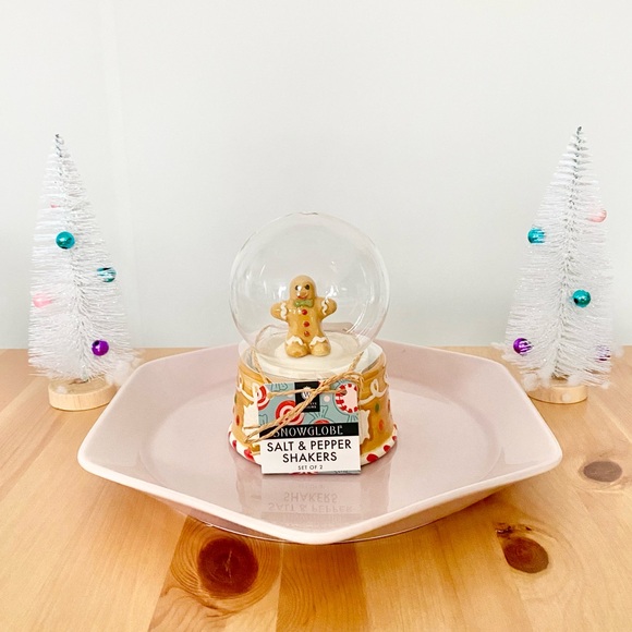 🎀Unique Gingerbread Man Salt & Pepper Shakers 🎀 - Picture 2 of 4